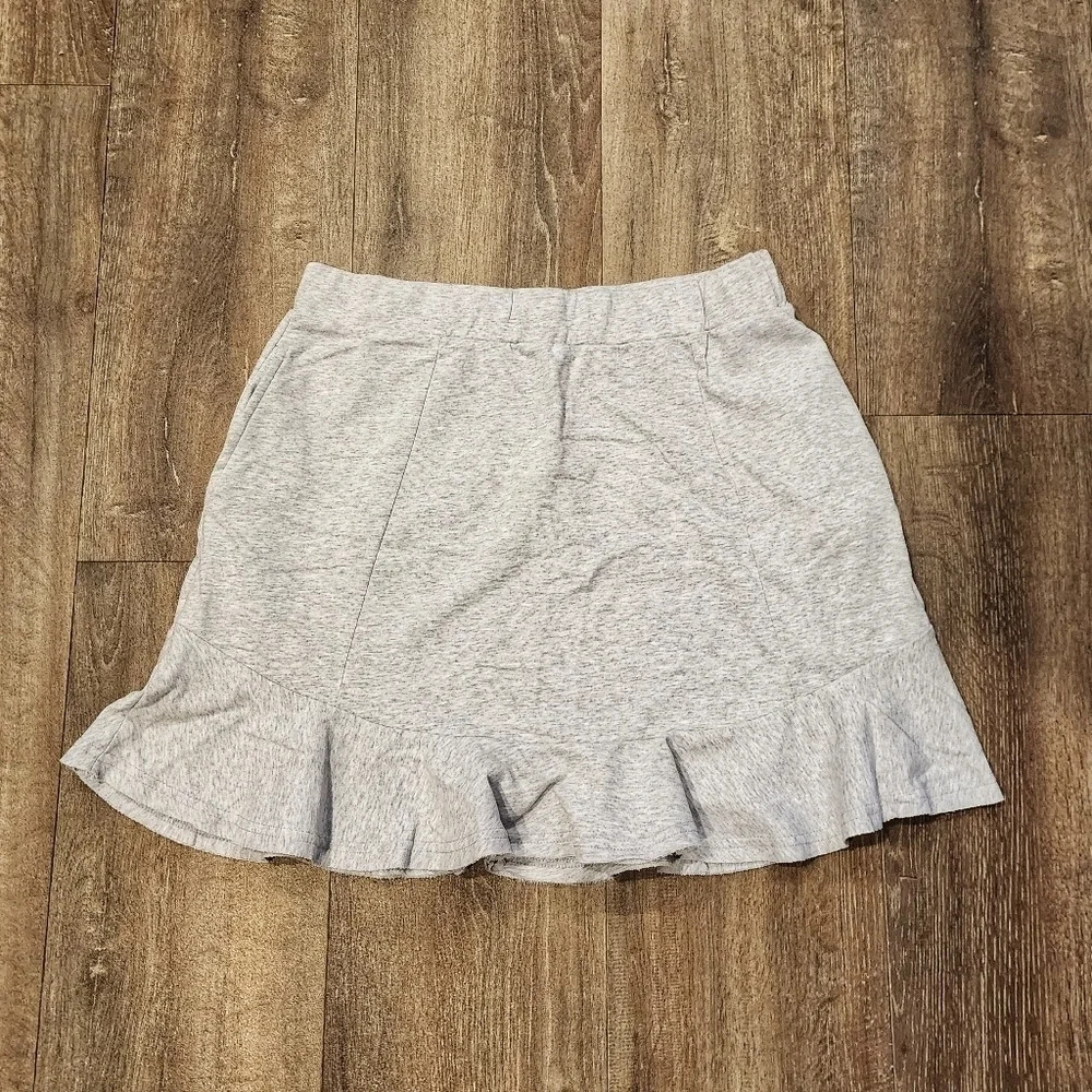 *NWT* Heyson Grey Knit Ruffle Bottom Skirt